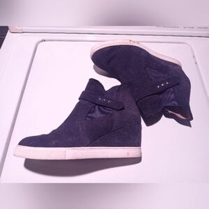 Faux suede navy blue wedge sneaker booties